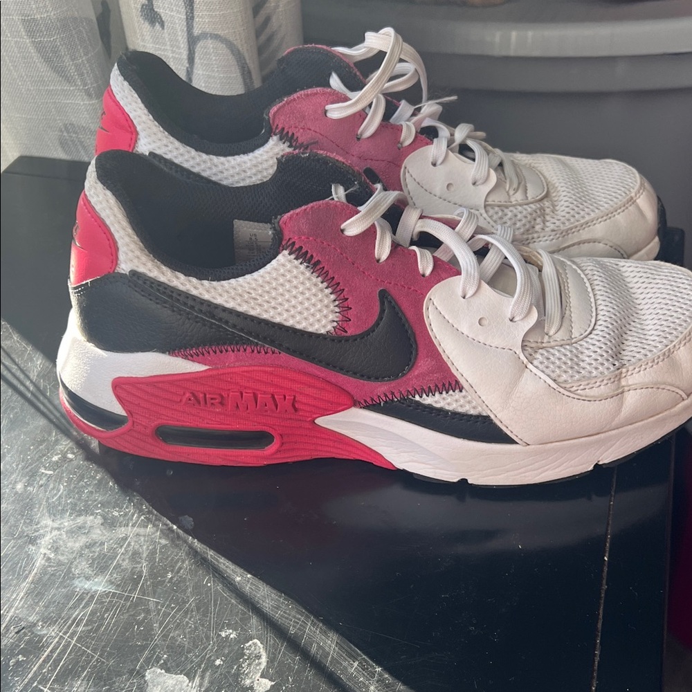 Nike Air Max White Red Black Sneakers